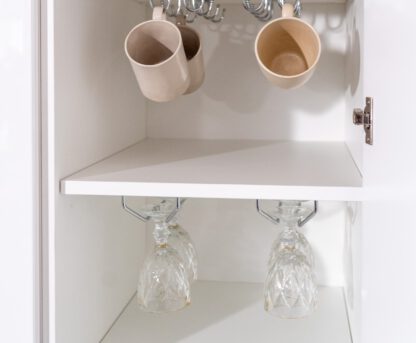 Hoogwaardige wijnglashouder, gemaakt van staal, oppervlak: verchroomd, 340 mm (13-25/64"), 8938011. Praktische glazenhouder voor wijnglazen, champagneglazen, cocktailglazen, cognacglazen, bekers en nog veel meer, van EMUCA - Afbeelding 4